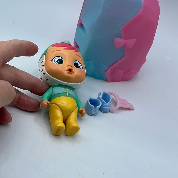 Cry Baby Icy World in case with shoes, bottle & crown - Picture 7 of 11